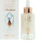 Charlotte's Magic Serum Crystal Elixir من شارلوت تيلبوري هو سيروم فاخر مصمم لتعزيز إشراقة البشرة وتحسين مظهرها