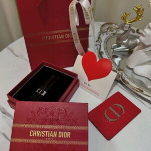 بكج الحب الأحمر من Dior – فخامة أنثوية بلمسة رومانسية