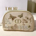 شنتة الربيع من Dior – رقيّ الأصل وفخامة المواسم