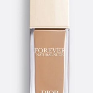 فاونديشن ديور Forever Natural Nude – إشراقة طبيعية بلمسة خفيفة