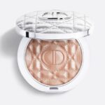 Dior Forever Glow Luminizer هايلايتر مذهل - ثبات طويل - غني بحمض الهيالورونيك مع كرتونه