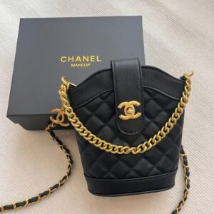 Chanel Women’s Black Quilted Bucket Bag بدون كرتونة