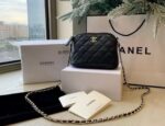 Chanel Makeup Bag with Chain – Crossbody | Limited VIP Gift تاتي في بكس اسود