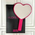 Huda Beauty – مرآة يد على شكل قلب (فوشي )