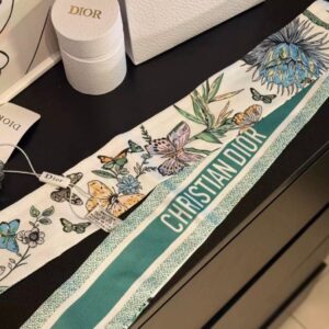 وشاح ميتزا ديور – حرير تويل بطبعة الفراشات والسوسن