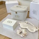 مجموعة حقيبة مستحضرات تجميل ديور – Dior Beauty Vanity Case Set (4 قطع)
