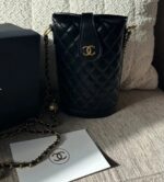 ⁦CHANEL BEAUTY Novelty New Shoulder Mini Bag / Smartphone Pouch (VIP Novelty)⁩ - الصورة ⁦2⁩