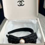 ⁦NIB Beauty Headband – Black Tweed⁩ - الصورة ⁦2⁩