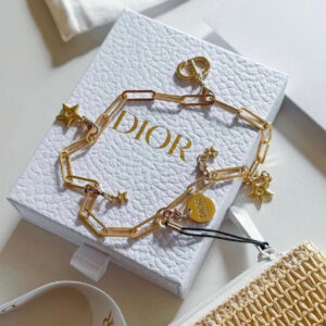 Dior Mobile Strap – علاقة هاتف فاخرة من ديور