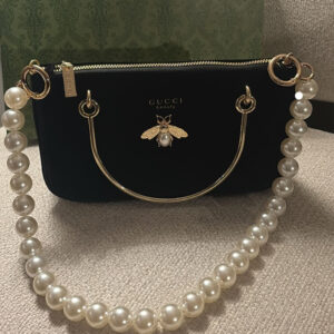 Gucci Beauty Velvet Bag – حقيبة مخملية من غوتشي بيوتي