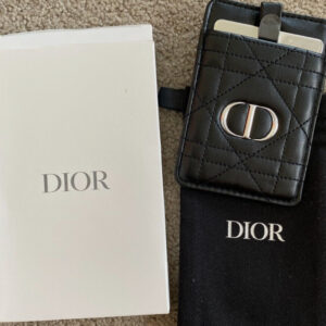 Dior Beauty Card Holder & Mirror – حامل بطاقات ومرآة من ديور بيوتي بدون سنسال