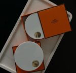 ⁦Hermès Poudre d’Orfèvre Face and Eye Illuminating Powder – 01 Permabrass⁩ - الصورة ⁦2⁩