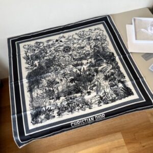 Christian Dior Square Scarf 90×90 cm مع الكيس الخاص بها