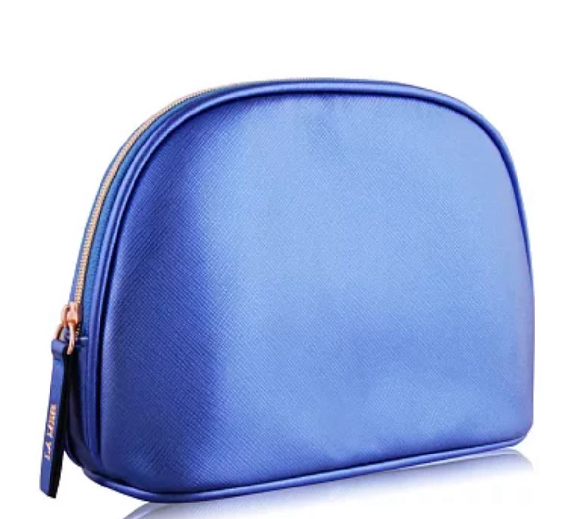 WhatsApp Image 2026-03-08 at 1.39.33 PM (1) La Mer Skincare Travel Set – Blue Makeup Bag المنتجات mini size - الصورة 1
