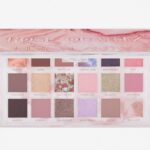 Huda Beauty Naughty Nude Eyeshadow Palette shade roze