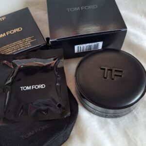 Tom Ford Shade And Illuminate Foundation Soft Radiance – Shade Ivory 03 اللون الاسود