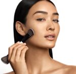 ⁦F4 DUAL-ENDED FOUNDATION AND FACE BRUSH⁩ - الصورة ⁦3⁩
