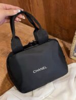 ⁦Chanel Black Makeup Bag⁩ - الصورة ⁦2⁩