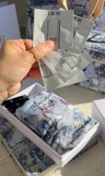 ⁦Dior Makeup Bag Set with Rouge Lipstick Shades 100 & 999⁩ - الصورة ⁦3⁩