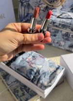 ⁦Dior Makeup Bag Set with Rouge Lipstick Shades 100 & 999⁩ - الصورة ⁦2⁩