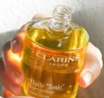 ⁦Clarins Tonic Treatment Oil – Firming & Toning Body Oil⁩ - الصورة ⁦4⁩