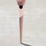 CHEEK-HUGGING BRONZER BRUSH 190