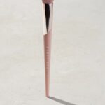 CHEEK-HUGGING HIGHLIGHT BRUSH 120