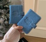 ⁦CHANEL Denim CC Card Holder / Passport Cover⁩ - الصورة ⁦2⁩