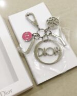 ⁦Dior Joy Keychain Bag Charm Pink Enamel Silvertone Metal⁩ - الصورة ⁦2⁩