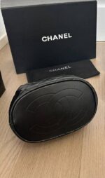 ⁦Chanel Bucket Bag Black Quilted Leather⁩ - الصورة ⁦4⁩