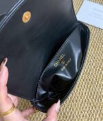 ⁦Chanel Black Quilted Shoulder Bag Gold CC Logo⁩ - الصورة ⁦3⁩