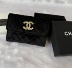 ⁦Chanel Beauty VIP Gift Bag with Box⁩ - الصورة ⁦2⁩