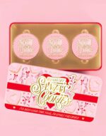 ⁦Santas Cookies Spoilt For Choice Blush Tin⁩ - الصورة ⁦4⁩