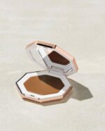⁦Fenty Beauty Cheeks Out Freestyle Cream Bronzer⁩ - الصورة ⁦6⁩