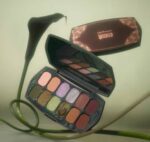 ⁦Wicked: For Good – Ozian Forest Eyeshadow Palette⁩ - الصورة ⁦4⁩
