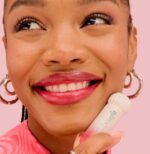 ⁦Benefit Splashtint Moisturizing Dewy Lip Tint – Shade 7 Tutti Frutti – 6ml⁩ - الصورة ⁦2⁩