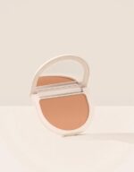 ⁦True To Myself Tinted Pressed Finishing Powder – Rare Beauty⁩ - الصورة ⁦5⁩