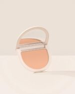 ⁦True To Myself Tinted Pressed Finishing Powder – Rare Beauty⁩ - الصورة ⁦3⁩