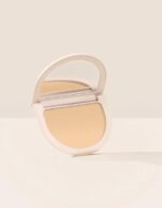 ⁦True To Myself Tinted Pressed Finishing Powder – Rare Beauty⁩ - الصورة ⁦2⁩