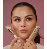 ⁦Soft Pinch Liquid Contour – Rare Beauty⁩ - الصورة ⁦3⁩