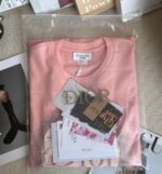 ⁦Dior Pink Crystal Logo T-Shirt⁩ - الصورة ⁦4⁩