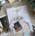 ⁦Dior White Crystal Logo T-Shirt⁩ - الصورة ⁦3⁩
