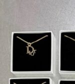 ⁦Dior Logo Necklace⁩ - الصورة ⁦3⁩