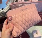 ⁦Charlotte Tilbury Pillow Talk Makeup Bag – Pink⁩ - الصورة ⁦2⁩