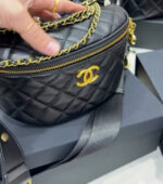 ⁦Chanel Quilted Multi-Way Bag⁩ - الصورة ⁦5⁩