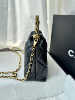 ⁦Chanel Quilted Shoulder Bag⁩ - الصورة ⁦4⁩