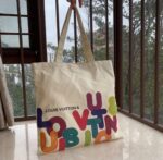 ⁦Louis Vuitton Love Canvas Tote Bag⁩ - الصورة ⁦2⁩