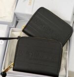 ⁦Dior Beauty VIP Zippy Wallet⁩ - الصورة ⁦2⁩