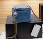 ⁦Chanel Mini Vanity VIP Bag – Blue Denim & Gold⁩ - الصورة ⁦2⁩