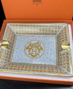 ⁦Hermès Mosaic Gold Ashtray⁩ - الصورة ⁦2⁩